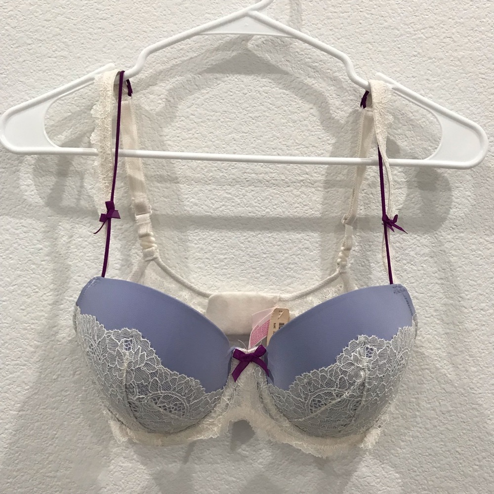 Light violet lace VS bra